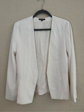 Express white open front collarless blazer - size M - EUC!!